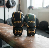 دستکش بوکس فوم برند Venum - مناسب ورزشکاران آماتور (سایز ۶ تا 12)