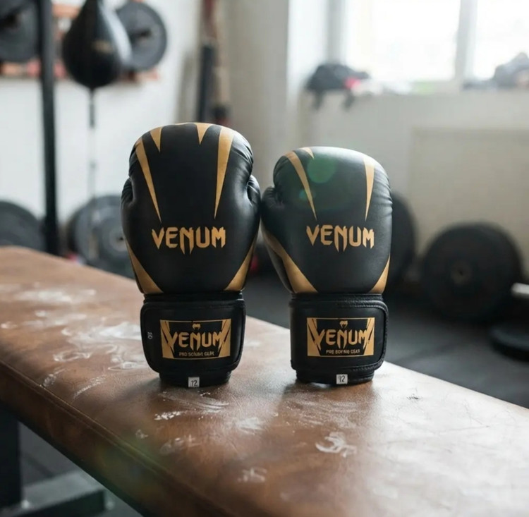 دستکش بوکس فوم برند Venum - مناسب ورزشکاران آماتور (سایز ۶ تا 12)
